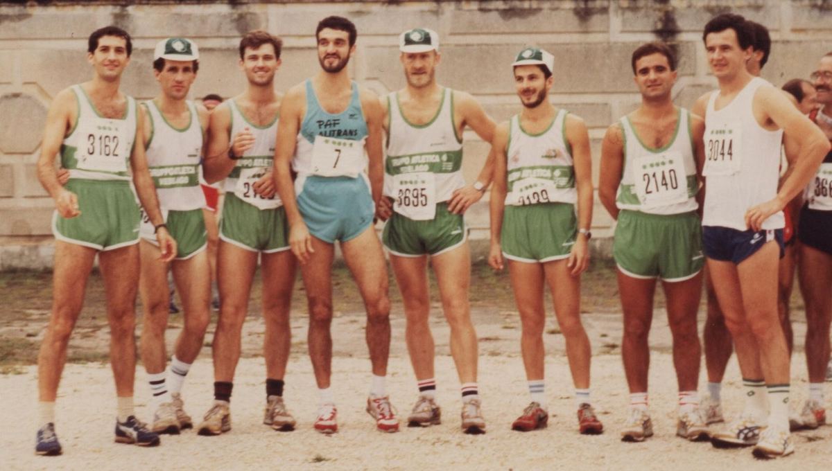 Atleti del Gruppo Atletica Vedelago al traguardo di una gara, anni '90